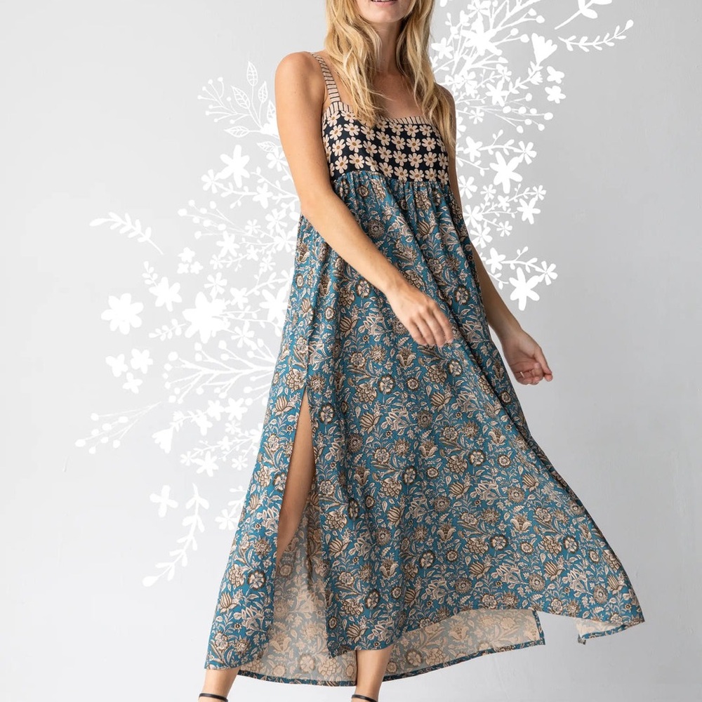 NATURAL LIFE Boho Floral Pattie Side Slit Maxi Dress in Blue and Tan